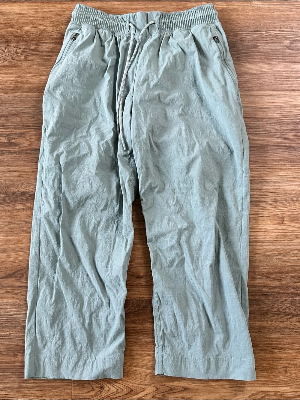 Athleta Trekkie Straight Crop Relaxed Pants 4 Petite Stretch Lightweight Green